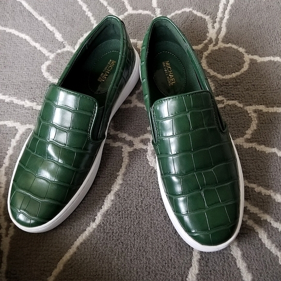 NWOT Michael Kors Green Croco Embossed KEATON Slip Ons - Picture 6 of 9